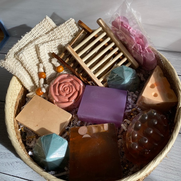 Soap Gift Basket for a Couple or Family ( PRICE IS FIRM ) Christmas gift idea! - Picture 2 of 6